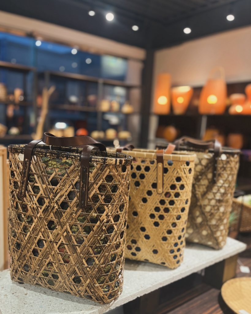 挿し六つ目編のカゴバック