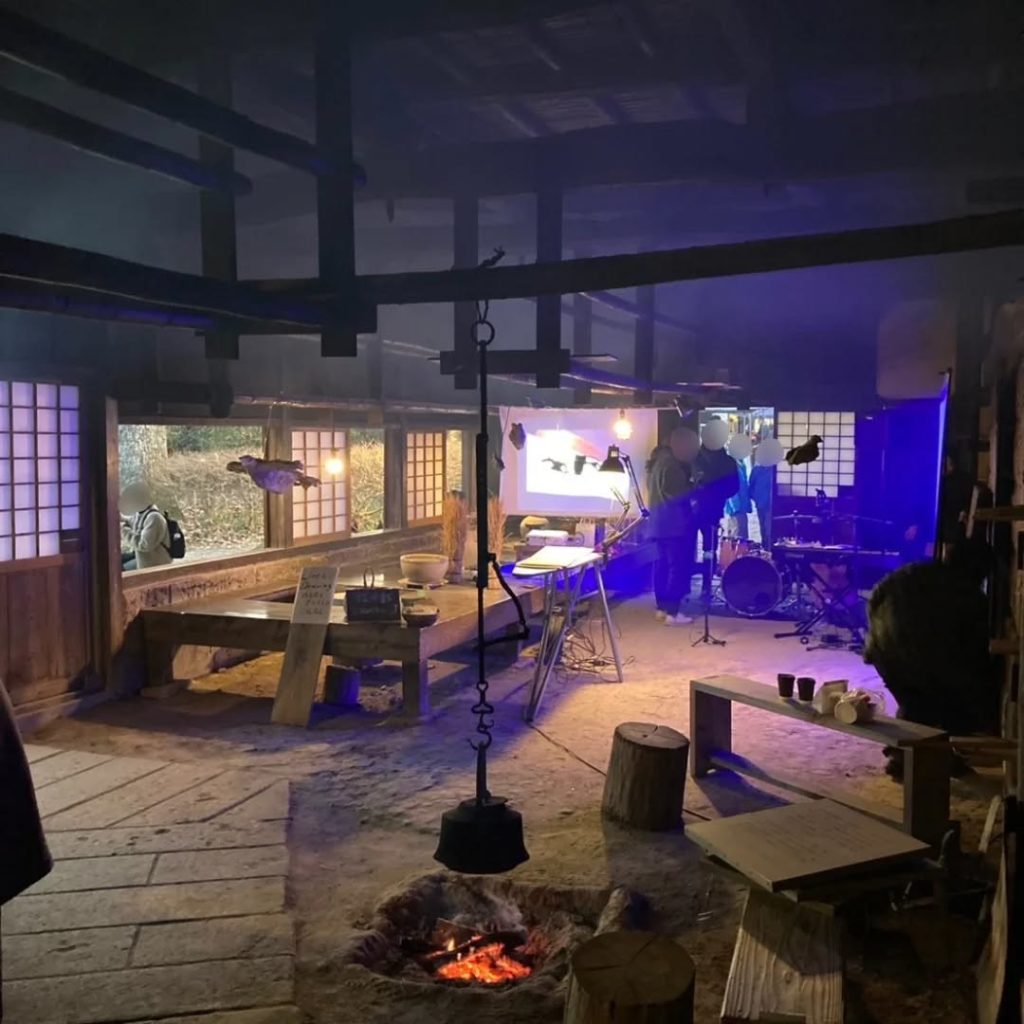 音楽とドローイングのライブが行われた、工房。