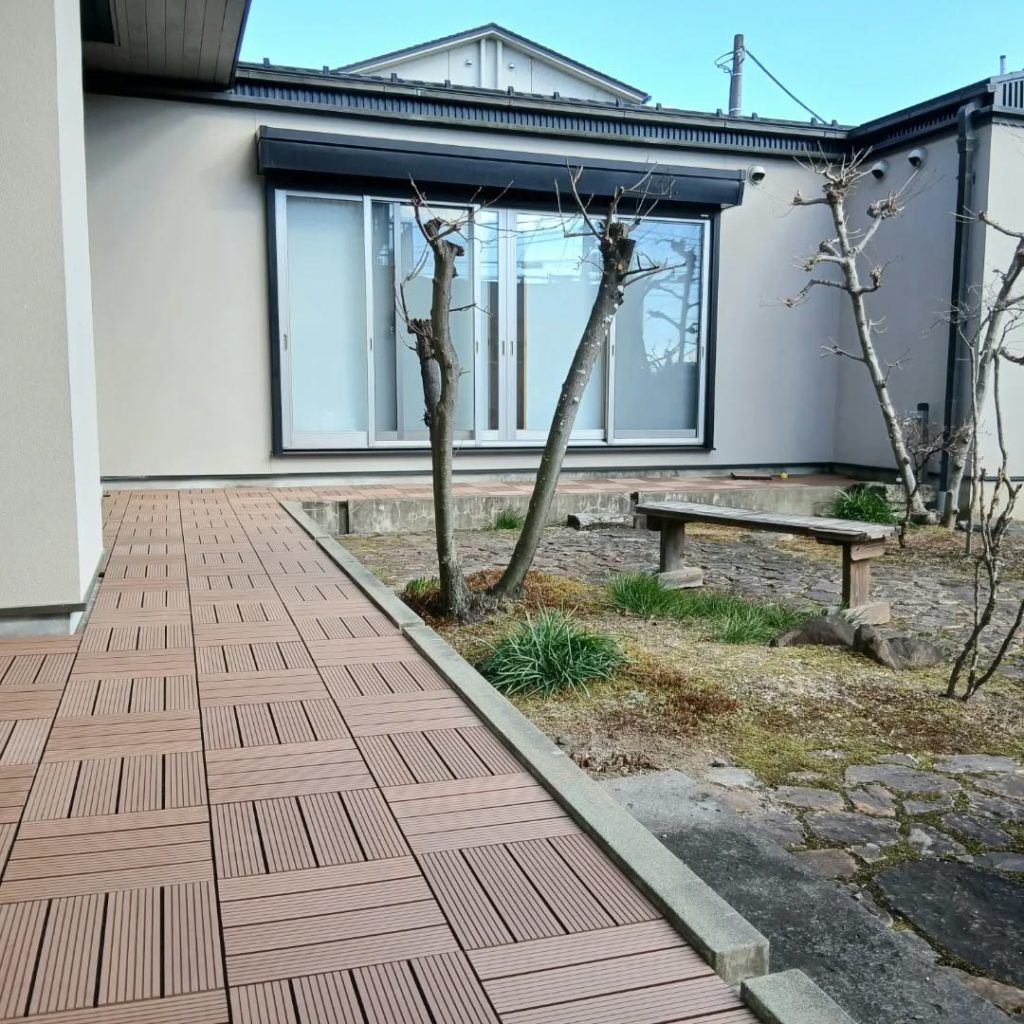 天然木のウッドデッキから、人工木のウッドデッキに交換